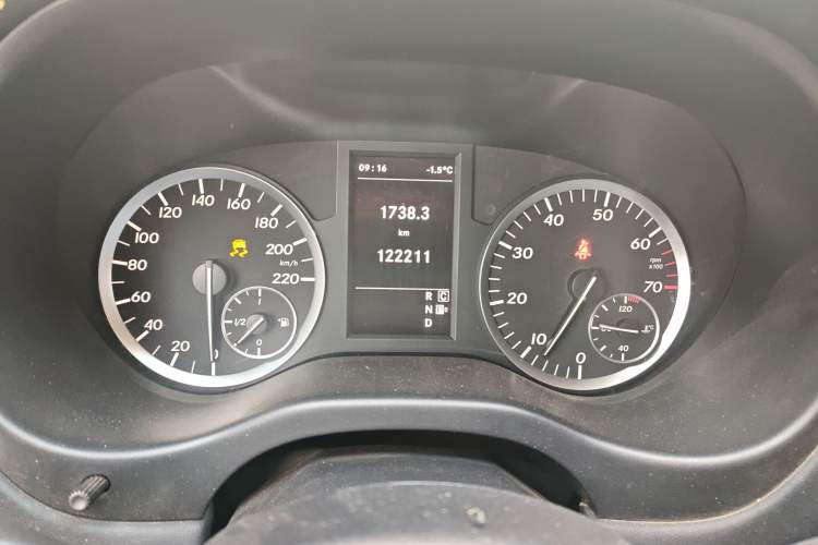 Used Mercedes-Benz Vito 2018 2.0T Business Version China VI Emission Standard Instrument Cluster