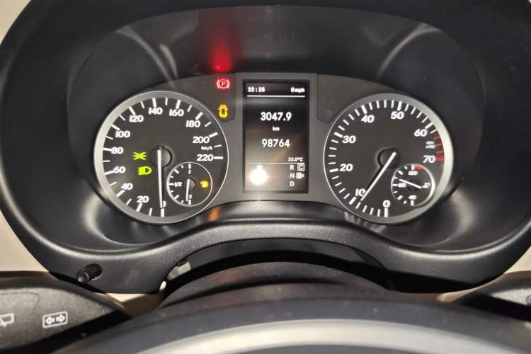 Used Mercedes-Benz Vito 2018 2.0T Elite Version 7 Seats China VI Emission Standard Instrument Cluster