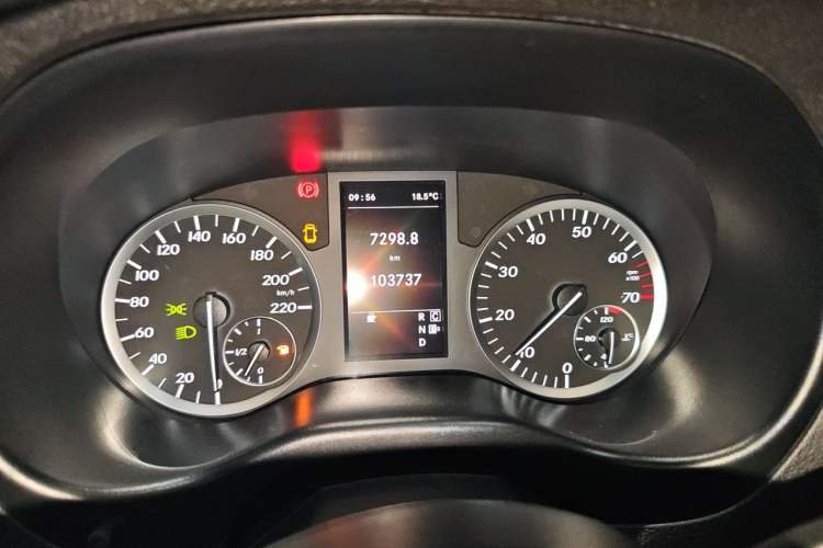 Used Mercedes-Benz Vito 2018 2.0T Business Version China VI Emission Standard Instrument Cluster