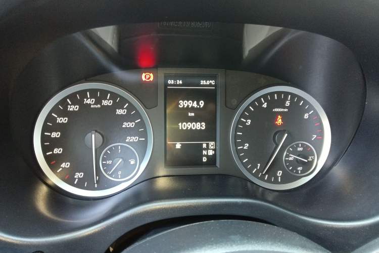 Used Mercedes-Benz Vito 2018 2.0T Business Version China VI Emission Standard Instrument Cluster