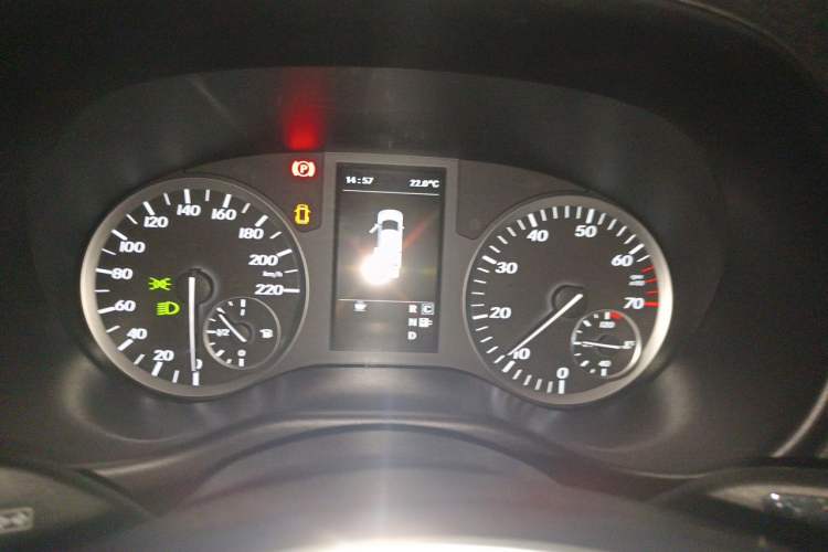 Used Mercedes-Benz Vito 2018 2.0T Business Version China VI Emission Standard Instrument Cluster
