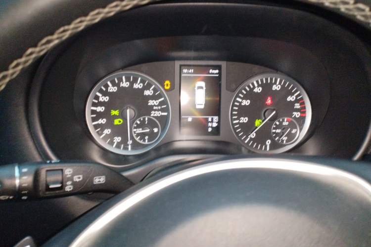 Used Mercedes-Benz Vito 2018 2.0T Business Version China VI Emission Standard Instrument Cluster