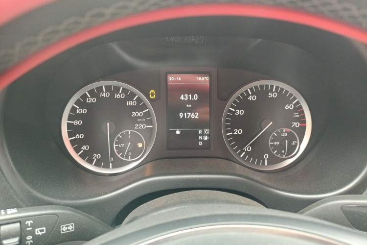 Used Mercedes-Benz Vito 2018 2.0T Business Version China VI Emission Standard Instrument Cluster