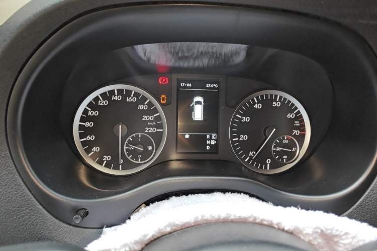 Used Mercedes-Benz Vito 2018 2.0T Business Version China VI Emission Standard Instrument Cluster