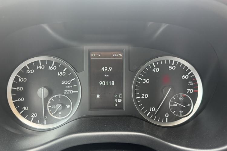 Used Mercedes-Benz Vito 2018 2.0T Elite Version 7 Seats China VI Emission Standard Instrument Cluster