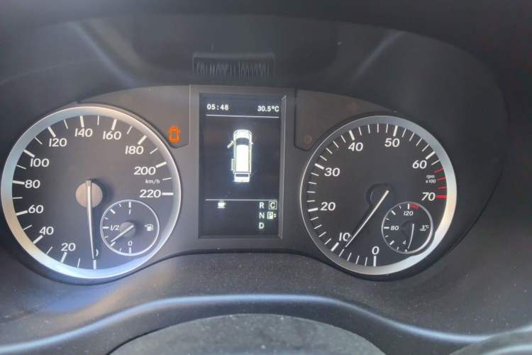 Used Mercedes-Benz Vito 2018 2.0T Business Version China VI Emission Standard Instrument Cluster