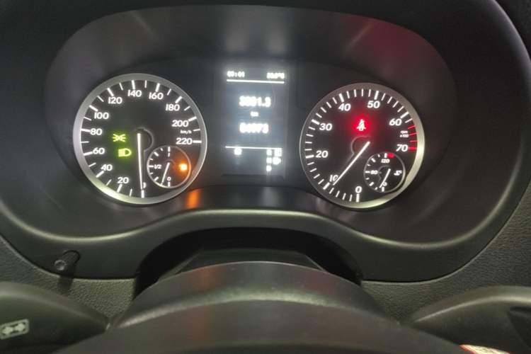 Used Mercedes-Benz Vito 2018 2.0T Elite Version 7 Seats China V Emission Standard Instrument Cluster