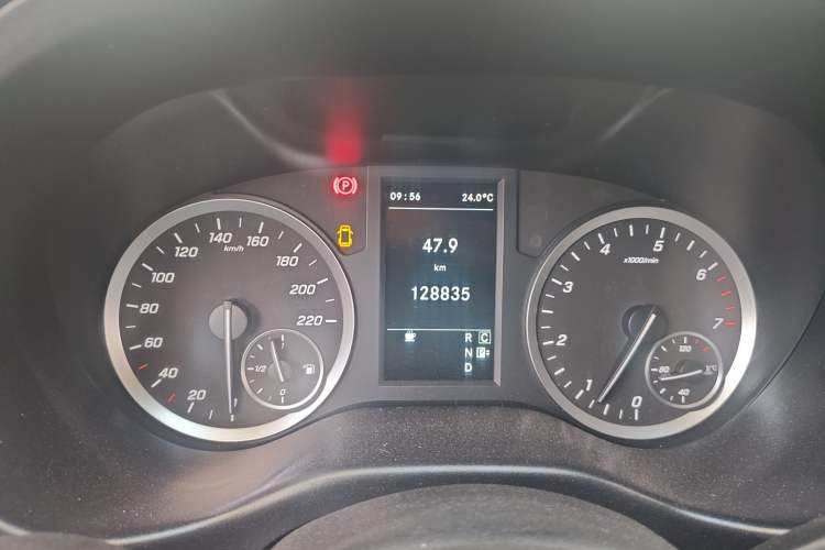 Used Mercedes-Benz Vito 2018 2.0T Elite Version 7 Seats China VI Emission Standard Instrument Cluster