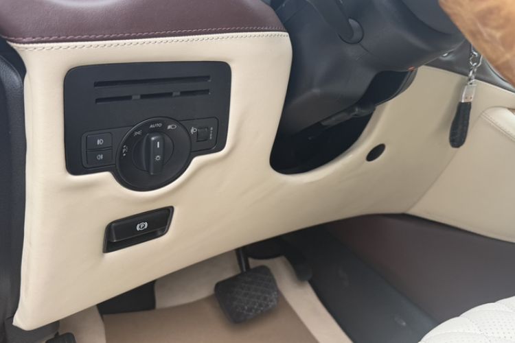 Used Mercedes-Benz Vito 2018 2.0T Elite Version 7 Seats China VI Emission Standard Interior 10
