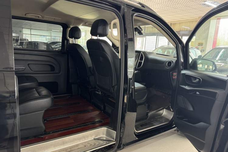 Used Mercedes-Benz Vito 2018 2.0T Business Version China V Emission Standard Interior 11