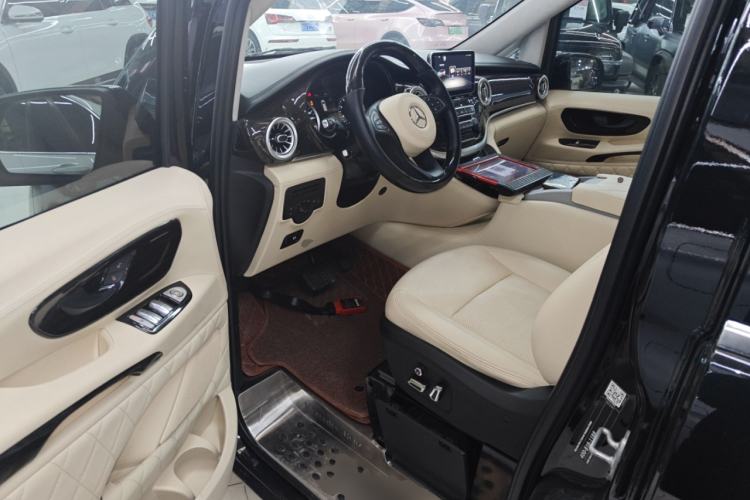 Used Mercedes-Benz Vito 2018 2.0T Elite Version 7 Seats China VI Emission Standard Interior 3