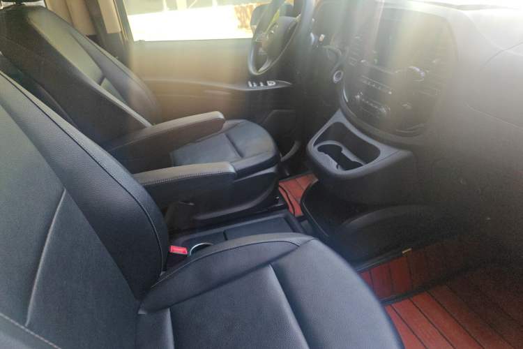 Used Mercedes-Benz Vito 2018 2.0T Elite Version 7 Seats China VI Emission Standard Interior 3