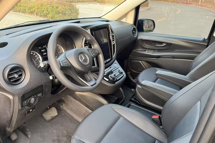 Used Mercedes-Benz Vito 2018 2.0T Elite Version 7 Seats China VI Emission Standard Interior 4