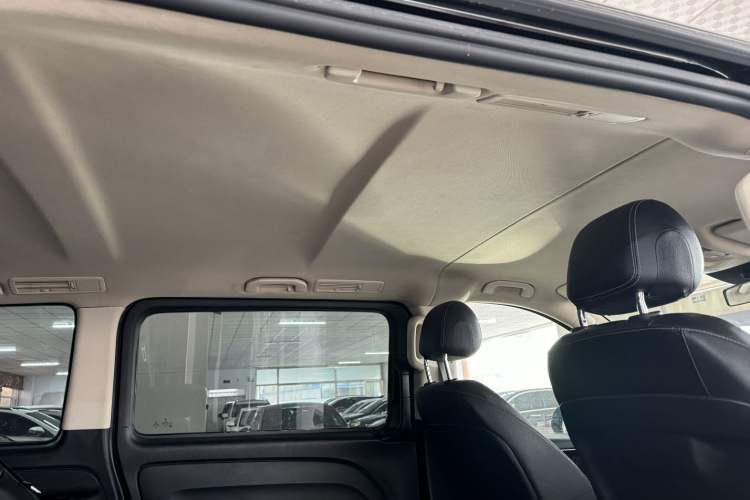 Used Mercedes-Benz Vito 2018 2.0T Business Version China V Emission Standard Interior 5
