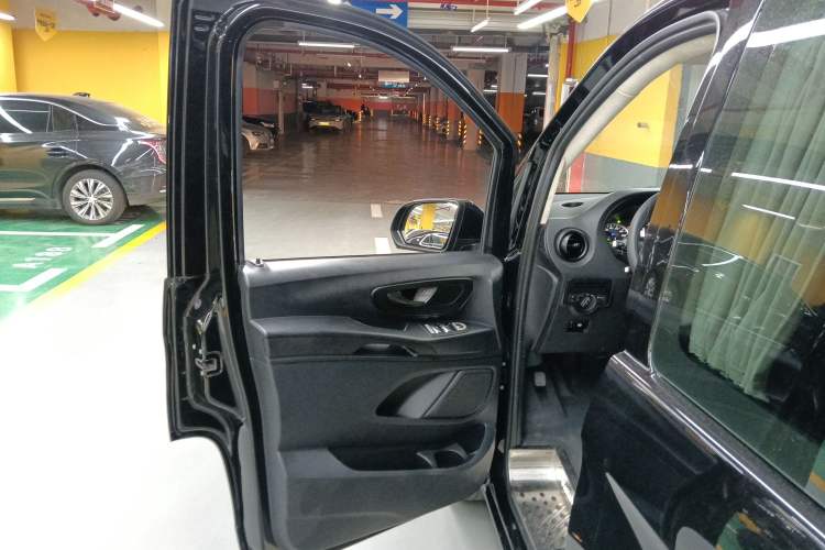 Used Mercedes-Benz Vito 2018 2.0T Elite Version 7 Seats China VI Emission Standard Left Front Door Interior