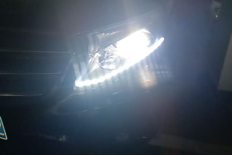 Used Mercedes-Benz Vito 2018 2.0T Elite Version 7 Seats China VI Emission Standard Left Front Headlight