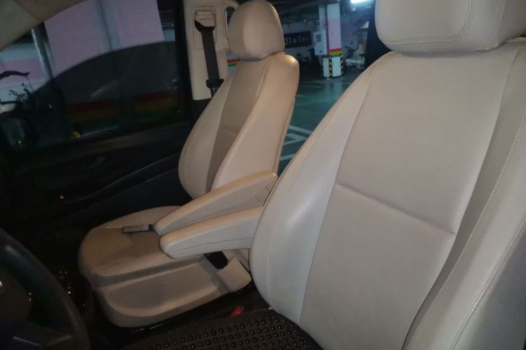Used Mercedes-Benz Vito 2018 2.0T Elite Version 9 Seats China VI Emission Standard Left Front Seat