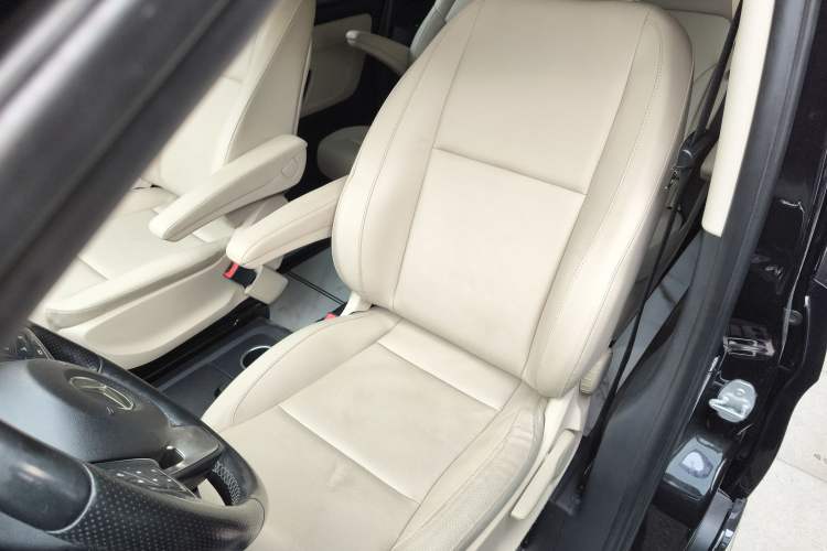 Used Mercedes-Benz Vito 2018 2.0T Business Version China V Emission Standard Left Front Seat