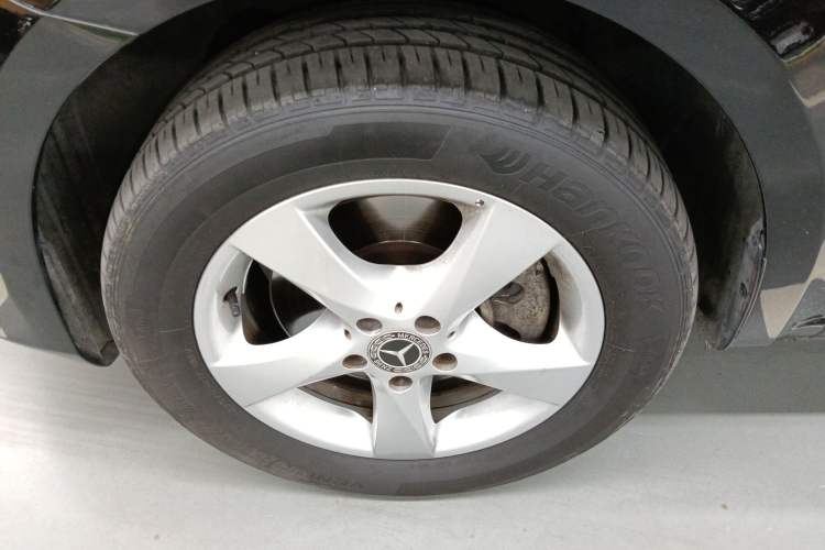 Used Mercedes-Benz Vito 2018 2.0T Elite Version 7 Seats China VI Emission Standard Left Front Wheel Hub