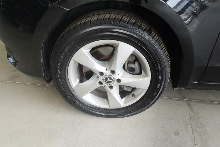 Used Mercedes-Benz Vito 2018 2.0T Business Version China VI Emission Standard Left Front Wheel Hub