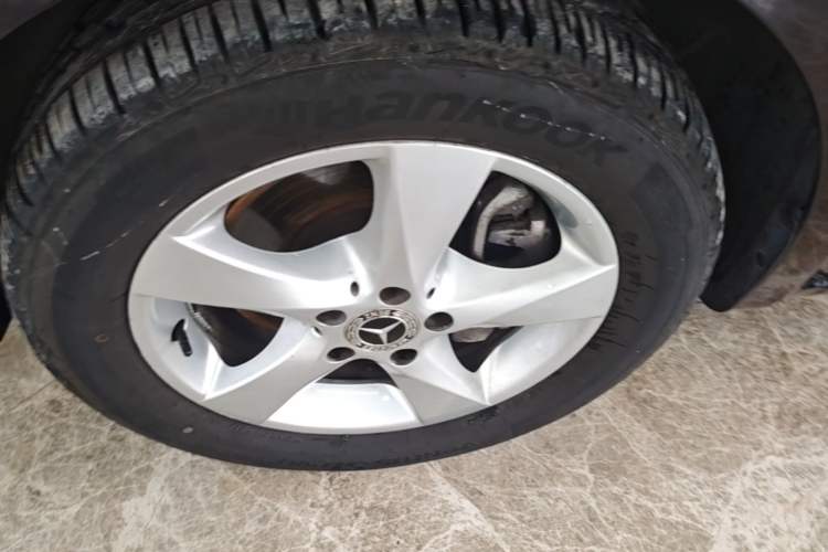 Used Mercedes-Benz Vito 2018 2.0T Elite Version 7 Seats China VI Emission Standard Left Front Wheel Hub
