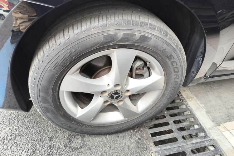 Used Mercedes-Benz Vito 2018 2.0T Business Version China V Emission Standard Left Front Wheel Hub