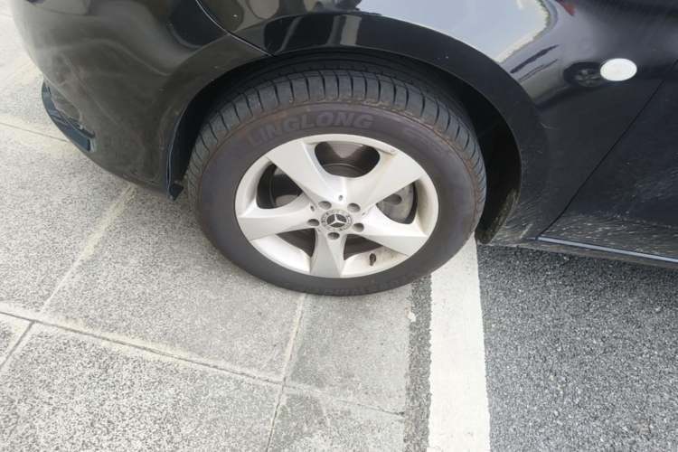 Used Mercedes-Benz Vito 2018 2.0T Elite Version 7 Seats China VI Emission Standard Left Front Wheel Hub