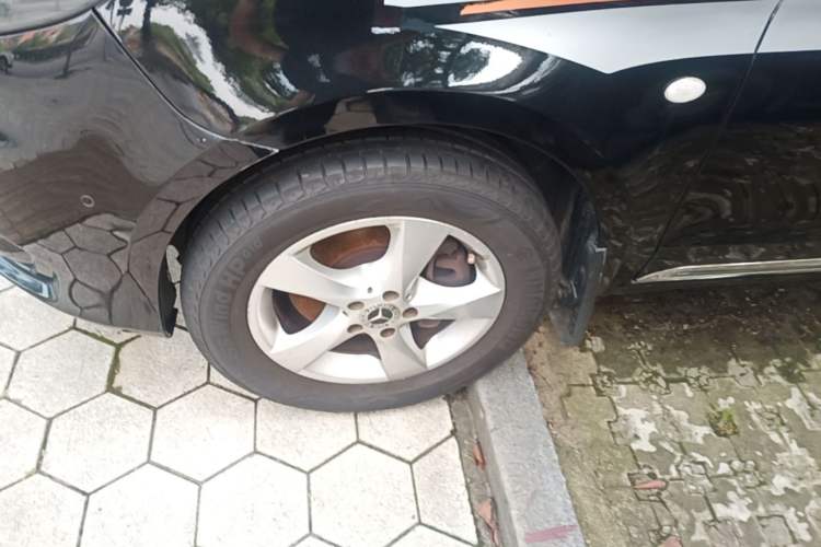 Used Mercedes-Benz Vito 2018 2.0T Business Version China V Emission Standard Left Front Wheel Hub