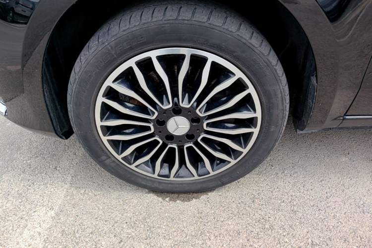 Used Mercedes-Benz Vito 2018 2.0T Elite Version 7 Seats China V Emission Standard Left Front Wheel Hub