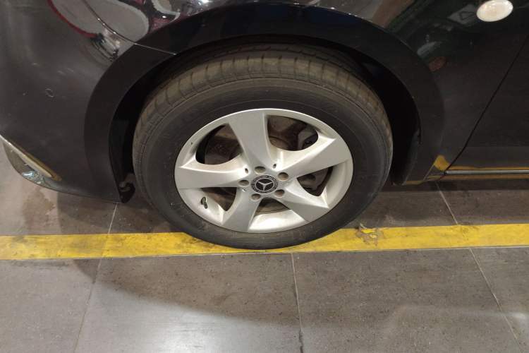 Used Mercedes-Benz Vito 2018 2.0T Business Version China VI Emission Standard Left Front Wheel Hub