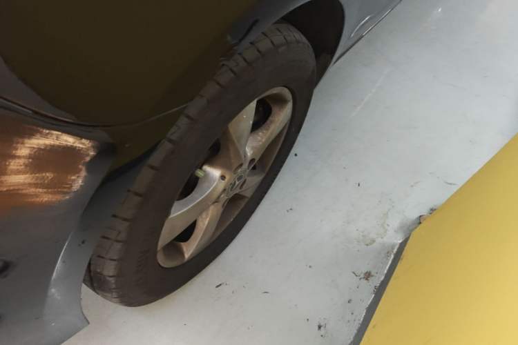 Used Mercedes-Benz Vito 2018 2.0T Business Version China V Emission Standard Left Front Wheel Hub