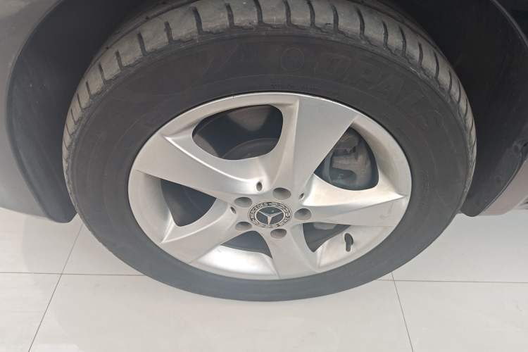 Used Mercedes-Benz Vito 2018 2.0T Elite Version 7 Seats China VI Emission Standard Left Front Wheel Hub