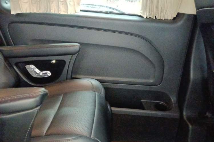 Used Mercedes-Benz Vito 2018 2.0T Elite Version 7 Seats China VI Emission Standard Left Rear Door Interior