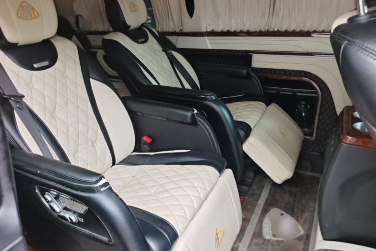 Used Mercedes-Benz Vito 2018 2.0T Elite Version 7 Seats China VI Emission Standard Left Rear Seat