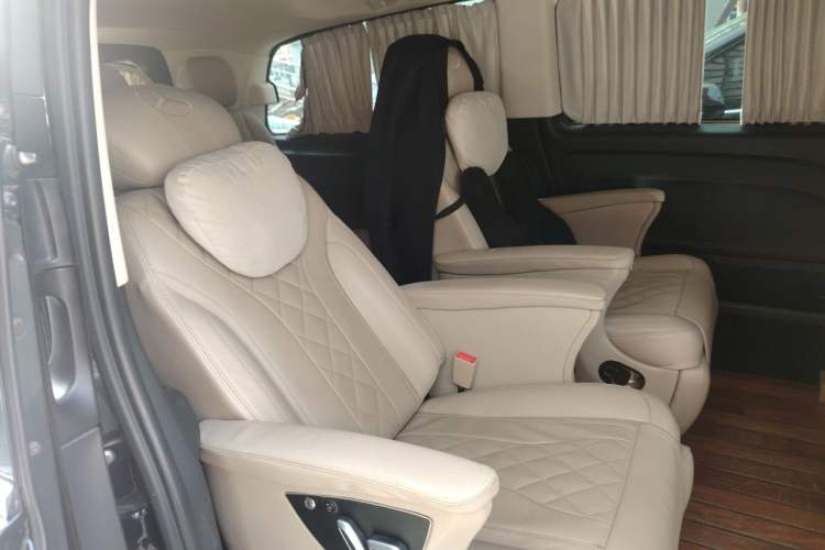 Used Mercedes-Benz Vito 2018 2.0T Elite Version 7 Seats China V Emission Standard Left Rear Seat