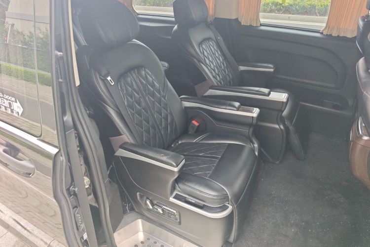 Used Mercedes-Benz Vito 2018 2.0T Elite Version 9 Seats China VI Emission Standard Left Rear Seat