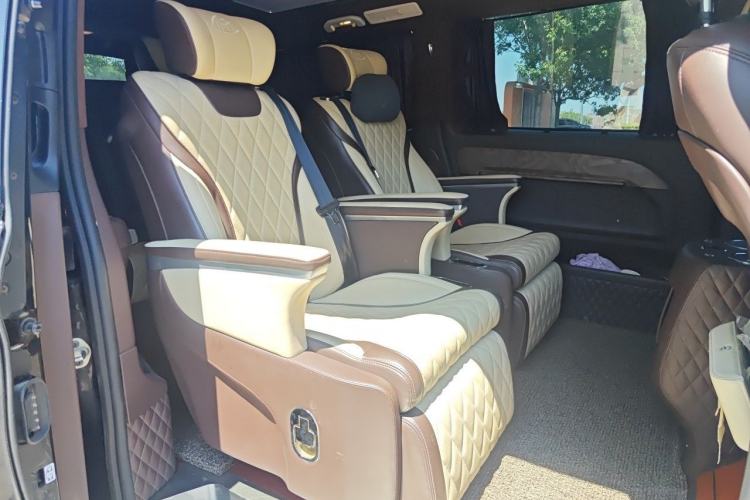 Used Mercedes-Benz Vito 2018 2.0T Elite Version 7 Seats China VI Emission Standard Left Rear Seat