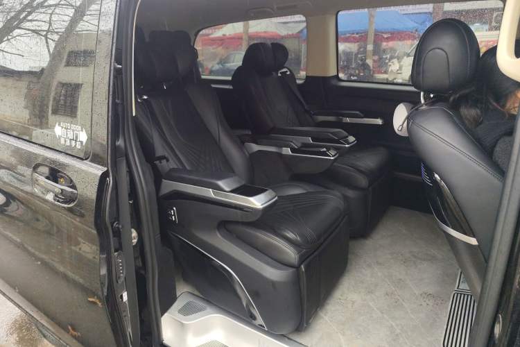 Used Mercedes-Benz Vito 2018 2.0T Elite Version 7 Seats China VI Emission Standard Left Rear Seat