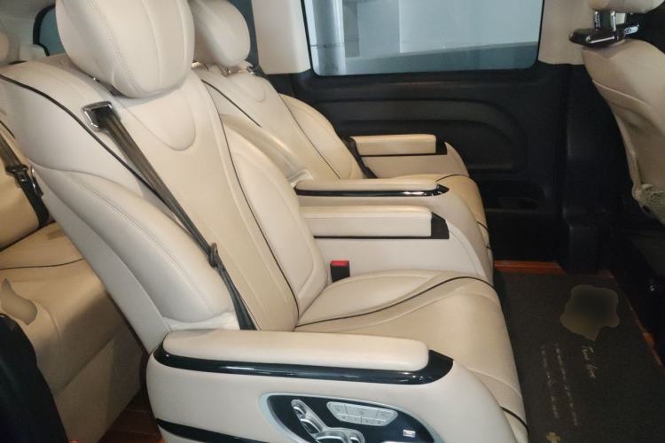Used Mercedes-Benz Vito 2018 2.0T Elite Version 7 Seats China VI Emission Standard Left Rear Seat