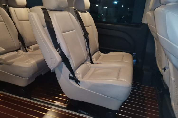 Used Mercedes-Benz Vito 2018 2.0T Elite Version 9 Seats China VI Emission Standard Left Rear Seat
