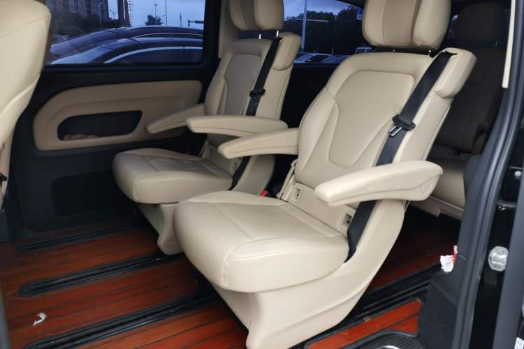 Used Mercedes-Benz Vito 2018 2.0T Business Version China VI Emission Standard Left Rear Seat