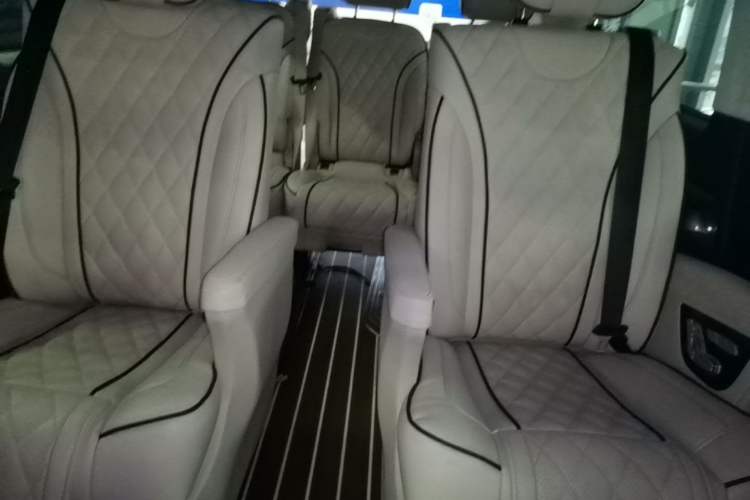 Used Mercedes-Benz Vito 2018 2.0T Elite Version 7 Seats China V Emission Standard Left Rear Seat