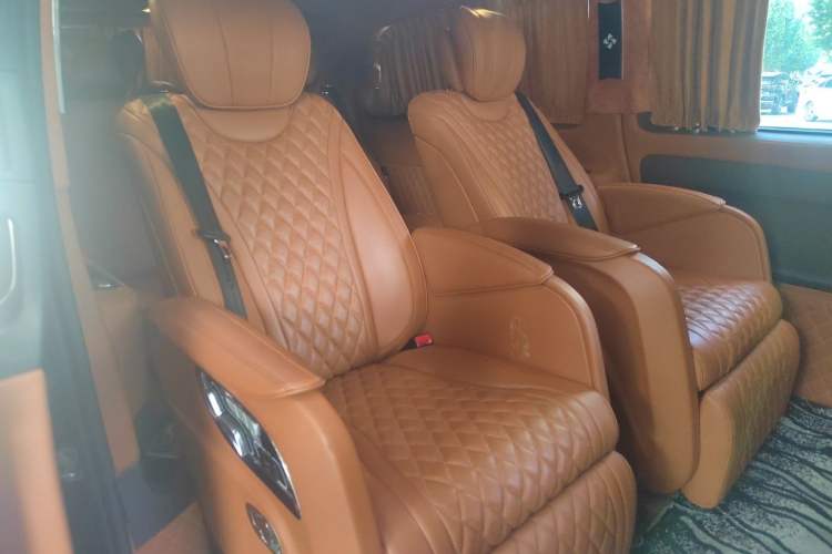 Used Mercedes-Benz Vito 2018 2.0T Elite Version 7 Seats China VI Emission Standard Left Rear Seat
