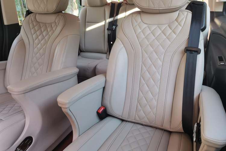 Used Mercedes-Benz Vito 2018 2.0T Elite Version 7 Seats China VI Emission Standard Left Rear Seat
