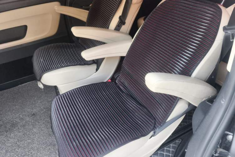 Used Mercedes-Benz Vito 2018 2.0T Business Version China V Emission Standard Left Rear Seat
