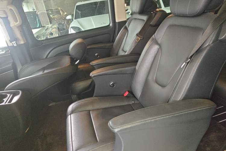Used Mercedes-Benz Vito 2018 2.0T Business Version China VI Emission Standard Left Rear Seat