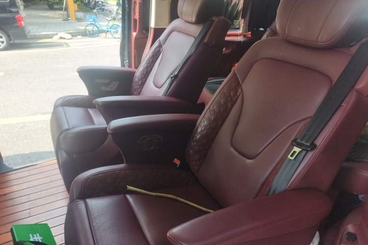 Used Mercedes-Benz Vito 2018 2.0T Business Version China VI Emission Standard Left Rear Seat
