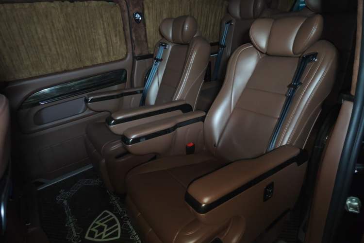 Used Mercedes-Benz Vito 2018 2.0T Business Version China VI Emission Standard Left Rear Seat