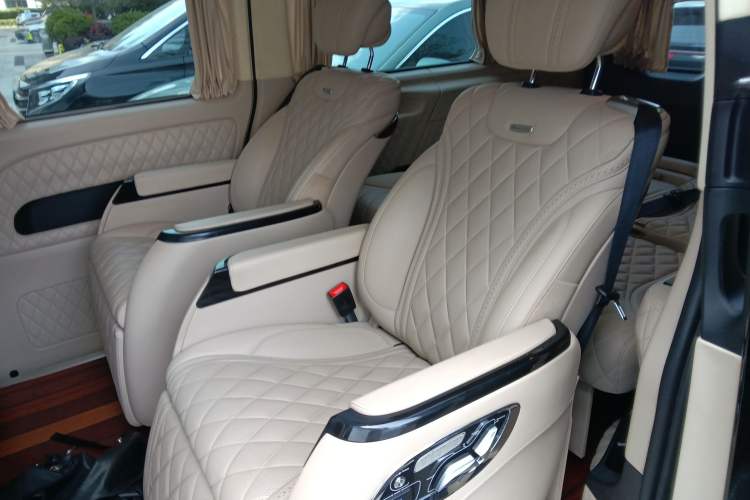 Used Mercedes-Benz Vito 2018 2.0T Business Version China VI Emission Standard Left Rear Seat