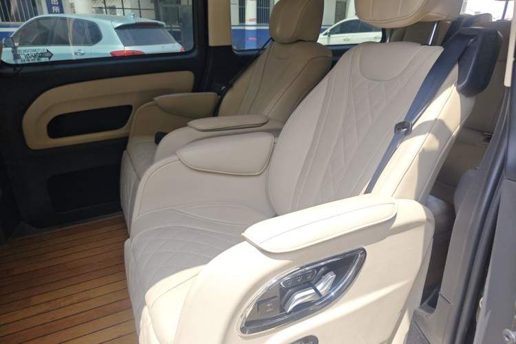 Used Mercedes-Benz Vito 2018 2.0T Business Version China VI Emission Standard Left Rear Seat